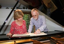 Margaret Wakeford & Simon Coverdale Piano Duets. Winton House